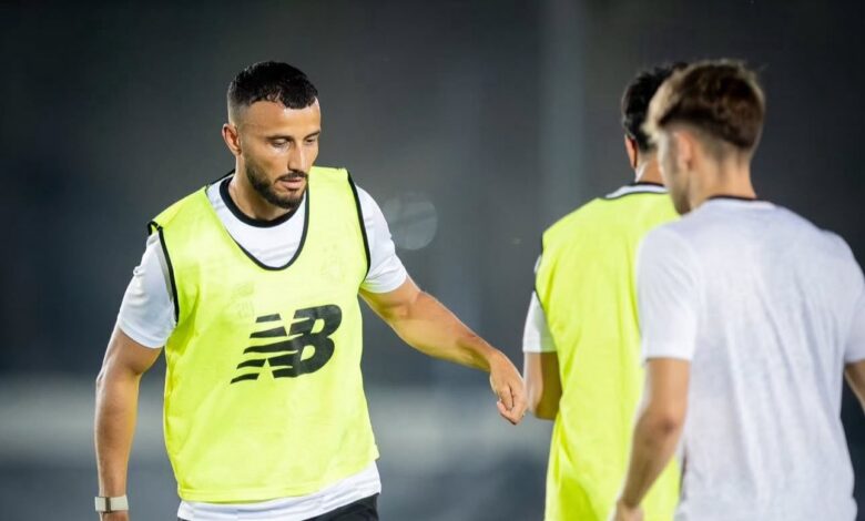 رومان سايس، السد القطري، المنتخب المغربي، عودة من الإصابة، رومان سايس 2025، عودة القائد، الكرة المغربية، أخبار اللاعبين المغاربة، تداريب السد، الدوري القطري، إصابة الكاحل، وليد الركراكي.