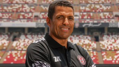 مفاوضات انهارت في اللحظات الأخيرة.. مطالب مالية “خيالية” تُبعد الحسين عموتة عن تدريب منتخب خليجي